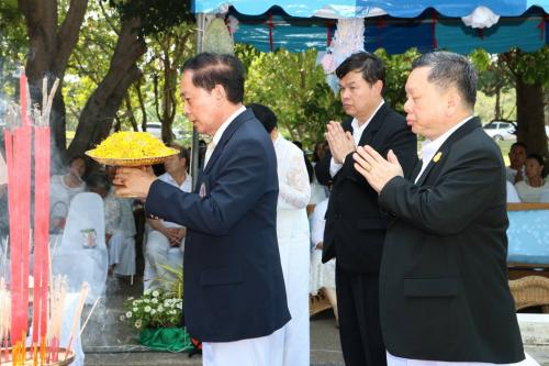 รองเลขาธิการ ส.ป.ก.ร่วมงานสมโภชพระโพธิสัตว์กวนอินพันพระหัตถ์ ณ ศูนย์ศิลปาชีพบางไทรฯ