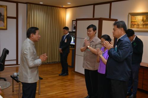 เลขาธิการ ส.ป.ก.พร้อมด้วยรองเลขาธิการฯ เข้าพบรองนายกรัฐมนตรีเพื่อรดน้ำขอพรเนื่องในโอกาสวันสงกรานต์ ประจำปี พ.ศ.๒๕๖๑