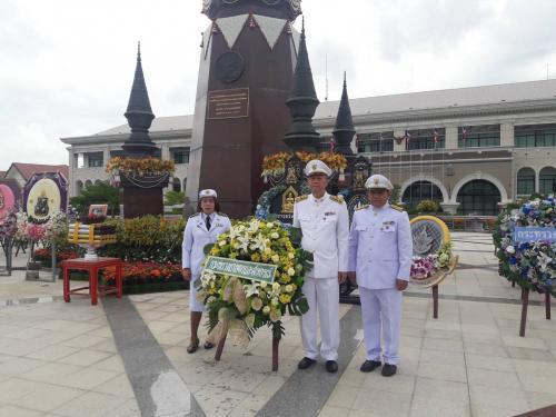 หัวหน้าผู้ตรวจราชการส.ป.ก. ร่วมเฝ้ารับเสด็จฯสมเด็จพระเทพรัตนราชสุดาฯ สยามบรมราชกุมารี เสด็จพระราชดำเนินวางพวงมาลาเนื่องในวันอานันทมหิดล ณ พระบรมราชานุสาวรีย์ สะพานพระราม ๘
