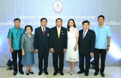 รองเลขาธิการ ส.ป.ก.ร่วมงานนิทรรศการความหลากหลายทางจิตรกรรมศูนย์ศิลปาชีพพิเศษ บางไทรฯ ที่ ศูนย์การค้าสยามพารากอน