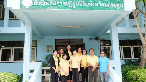 ผู้ตรวจราชการกรม ส.ป.ก.ตรวจราชการและติดตามงานตามแผนงาน โครงการ และภารกิจตามนโยบายยุทธศาสตร์ของ ส.ป.ก. ประจำปีงบประมาณ พ.ศ.๒๕๖๑ รอบที่๒ ของ ส.ป.ก.นครปฐม
