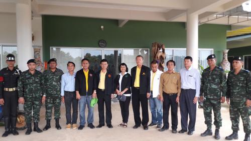 หัวหน้าผู้ตรวจราชการกรมส.ป.ก. พร้อมคณะผู้ตรวจราชการกระทรวงเกษตรและสหกรณ์ เขต 6 นางจันทร์ธิดา มีเดช ลงพื้นที่ตรวจติดตามความก้าวหน้าโครงการจัดที่ดินทำกินให้ชุมชนตามนโยบายรัฐบาล ในพื้นที่เขตปฏิรูปที่ดิน ณ ตำบลหงส์เจริญ อำเภอท่าแซะ จังหวัดชุมพร
