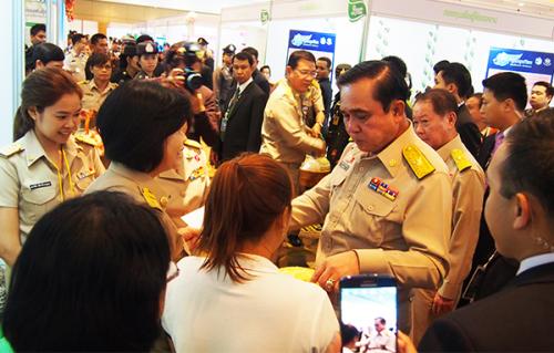   กองทุนปฏิรูปที่ดินฯ ร่วมจัดนิทรรศการวิสาหกิจชุมชน ในงานรางวัลทุนหมุนเวียนดีเด่น ประจำปี 2558  