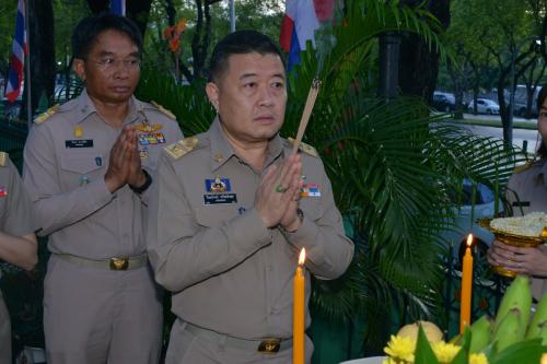 เลขาธิการ ส.ป.ก.  เข้าสักการะสิ่งศักดิ์สิทธิ์ ประจำ ส.ป.ก. และกระทรวงเกษตรและสหกรณ์ ถนนราชดำเนินนอก กรุงเทพฯ ในวาระเข้าดำรงตำแหน่งใหม่