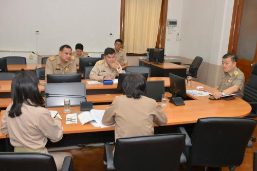 เลขาธิการส.ป.ก.ประชุมหารือแนวทางให้ความช่วยเหลือเกษตรกรที่ได้รับผลกระทบจากพายุปาบึก