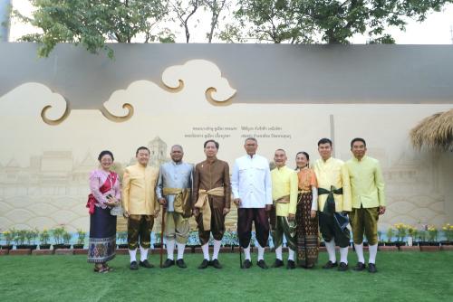 ผู้บริหารส.ป.ก.ร่วมชมนิทรรศการงานอุ่นไอรัก พร้อมผู้บริหารกระทรวงเกษตรและสหกรณ์