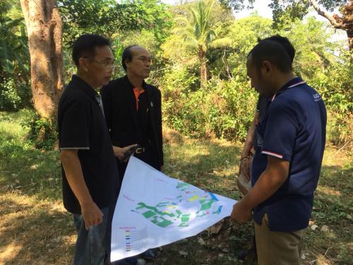 ผู้ตรวจราชการกรม ลงพื้นที่ตรวจเยี่ยมแปลงที่ดินหมู่ ๑ ตำบลเกาะพยาม อำเภอเมืองระนอง จังหวัดระนอง