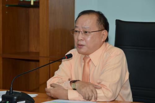 เลขาธิการ ส.ป.ก.ประชุมผู้บริหารและเจ้าหน้าที่ เพื่อติดตามผลการดำเนินงานกิจกรรมต่างๆตามนโยบาย ปี 2558 ผ่านระบบออนไลน์ทางไกล  