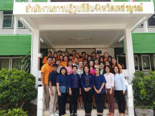 ผู้ตรวจราชการ ส.ป.ก. ตรวจราชการ ติดตามงานตามภารกิจ ตรวจเยี่ยมการปฏิบัติงานของข้าราชการและเจ้าหน้าที่สำนักงานการปฏิรูปที่ดินจังหวัดเพชรบูรณ์ และตรวจเยี่ยมแปลงเกษตรกรรมของราษฎรโครงการกองทุนที่ดิน