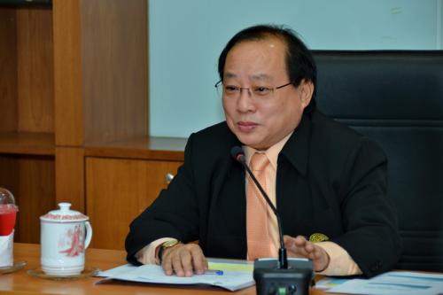 เลขาธิการ ส.ป.ก.ประชุมผู้บริหารและเจ้าหน้าที่ เพื่อติดตามผลการดำเนินงานกิจกรรมต่างๆตามนโยบาย ปี 2558 ผ่านระบบออนไลน์ทางไกล  