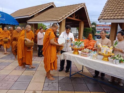  ร่วมโครงการทำบุญตักบาตรทุกวันพุธแรกของเดือน เพื่อฟื้นฟูจิตใจ สร้างบุญร่วมกัน ส่งเสริมและสืบสานวัฒนธรรมประเพณีชาวพุทธให้เข้มแข็ง
