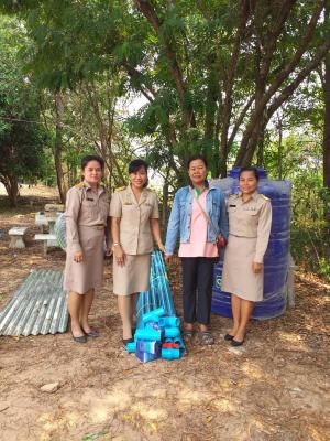 วันที่ ๒๕ มีนาคม ๒๕๖๒ นางสาววิไลวรรณ เกตุแก้ว ปฏิรูปที่ดินจังหวัดอำนาจเจริญ พร้อมเจ้าหน้าที่กลุ่มยุทธศาสตร์ฯ ร่วมมอบวัสดุการเกษตรให้แก่เกษตรกรแปลงต้นแบบเกษตรทฤษฎีใหม่   ปี ๒๕๖๑ และปี ๒๕๖๒ ตามโครงการส่งเสริมเกษตรทฤษฎีใหม่ในเขตปฏิรูปที่ดิน