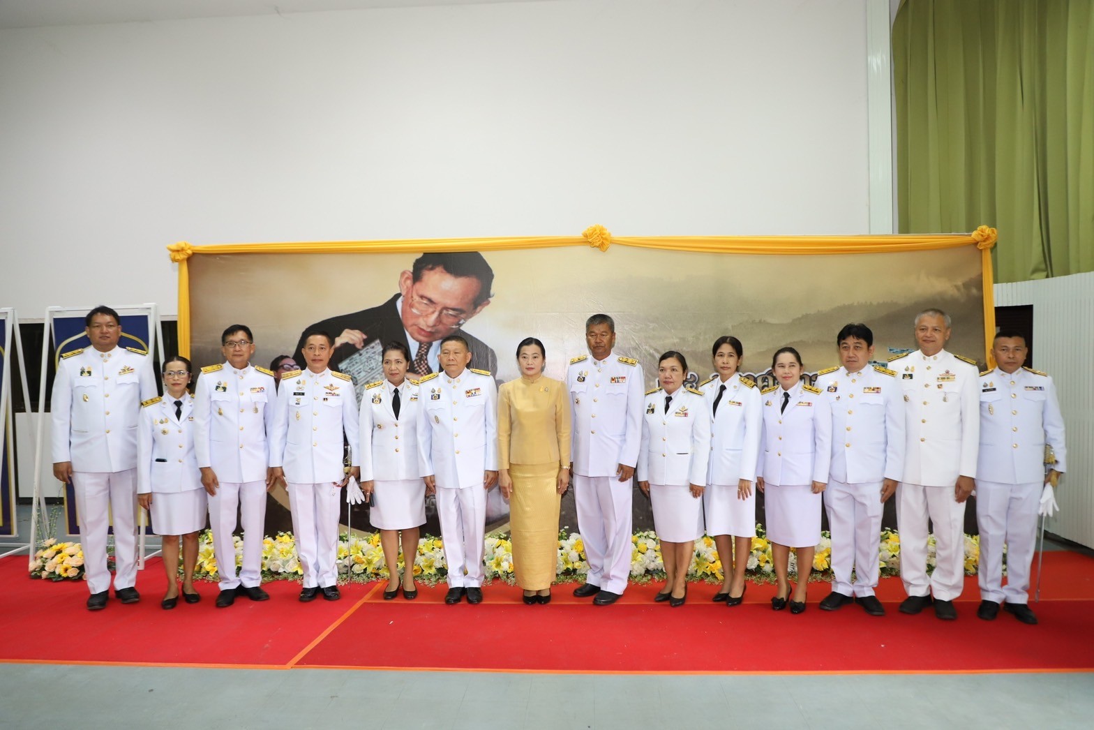 เข้าร่วมพิธีวางพานพุ่มดอกไม้สดถวายราชสักการะ น้อมรำลึกในพระมหากรุณาธิคุณ พระบาทสมเด็จพระบรมชนกาธิเบศร มหาภูมิพลอดุลยเดชมหาราช บรมนาถบพิตร เนื่องในวันพระบิดาแห่งฝนหลวง ประจำปี  2566