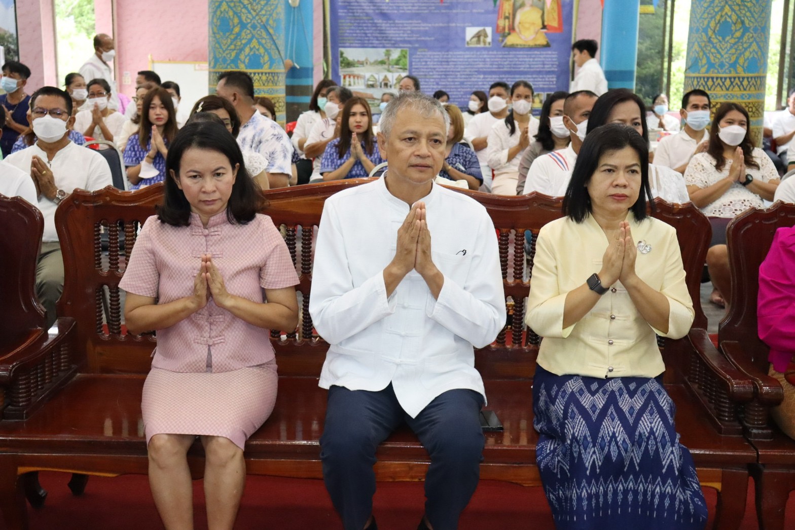 เข้าร่วมโครงการวันพระสุขใจ ครอบครัวหิ้วตะกร้า ศรัทธาอิ่มบุญ อุดหนุนชุมชน