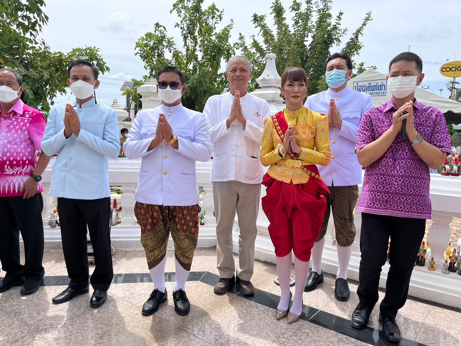 เข้าร่วมพิธีสักการะสิ่งศักดิ์สิทธิ์ เนื่องในการจัดงาน “รำลึกเสด็จประพาสต้นล้นเกล้ารัชกาลที่ 5 และงานรำลึกรัชกาลที่ 9 พระบารมีปกเกล้าชาวอ่างทอง”