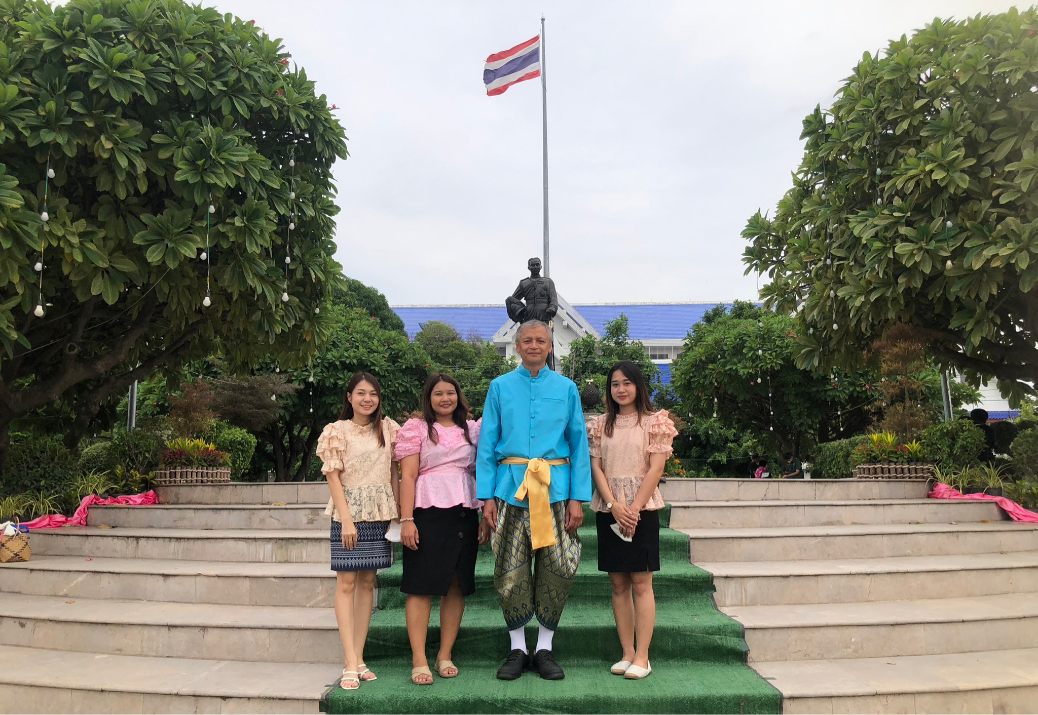 เข้าร่วมเปิดงาน “รำลึกเสด็จประพาสต้นล้นเกล้ารัชกาลที่ 5 และงานรำลึกรัชกาลที่ 9 พระบารมีปกเกล้าชาวอ่างทอง” ประจำปี 2566