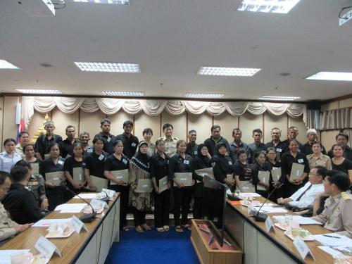 สำนักงานการปฏิรูปที่ดินจังหวัดอ่างทอง จัดพิธีมอบสัญญาเช่าที่ดินเพื่อเกษตรกรรม ให้แก่เกษตรกรในเขตปฏิรูปที่ดินจังหวัดอ่างทอง
