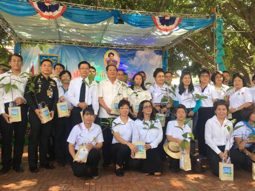 กิจกรรมปลูกต้นไม้เฉลิมพระเกียรติสมเด็จพระนางเจ้าฯ พระบรมราชินีนาถเนื่องในโอกาสพระชนมพรรษา ๘๕ พรรษา ๑๒ สิงหาคม ๒๕๖๐ จังหวัดอ่างทอง