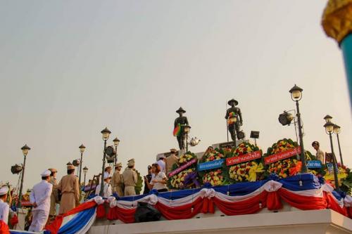ร่วมพิธีวางพวงมาลาราชสักการะ เนื่องในวันคล้ายวันสวรรคตสมเด็จพระนเรศวรมหาราช