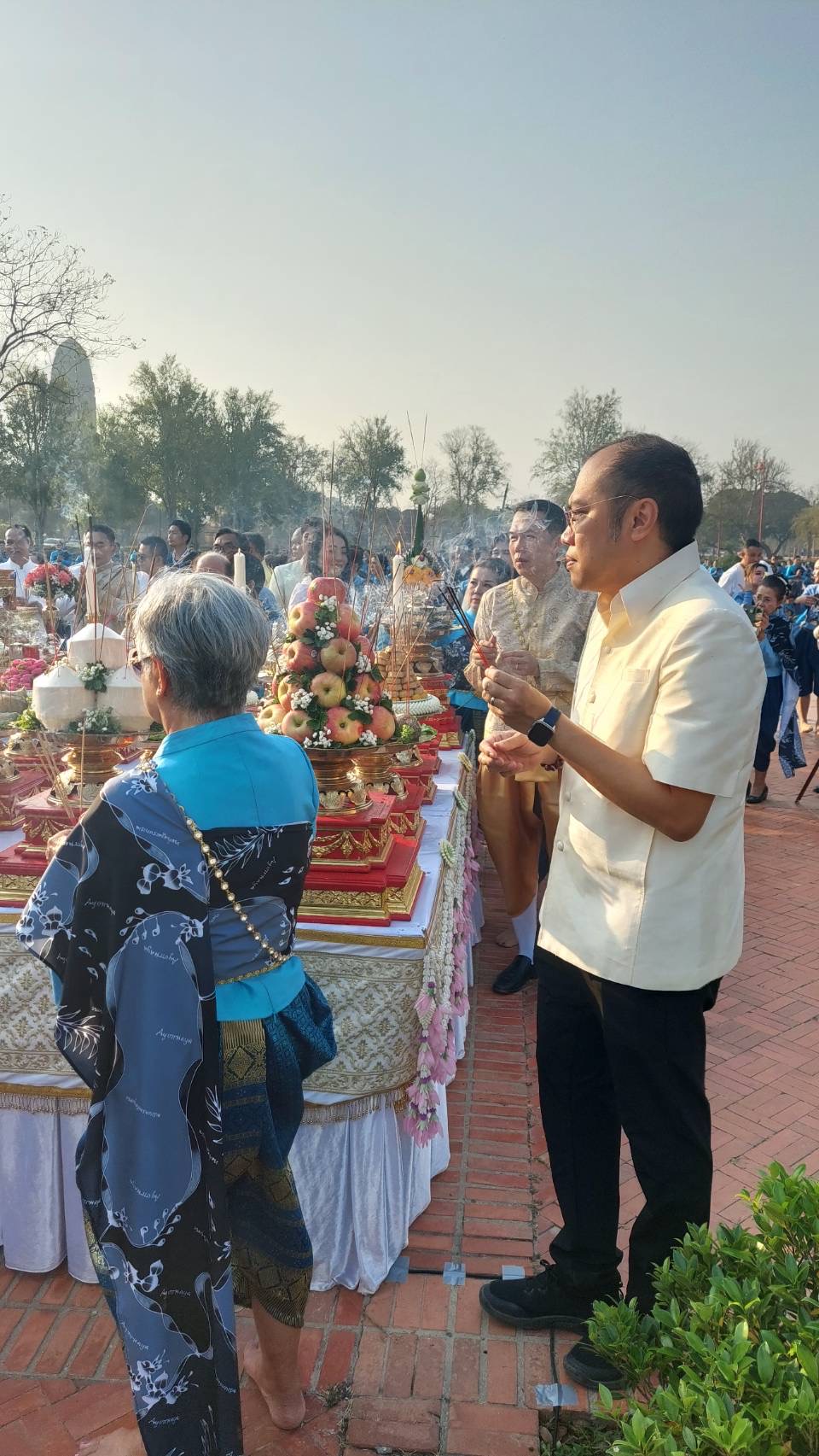 title - ส.ป.ก.พระนครศรีอยุธยา เข้าร่วมพิธีสักการะศาลหลักเมือง ณ ศาลหลักเมือง พิธีสักการะอยุธยามหาปราสาท ณ อยุธยามหาปราสาท พิธีบรวงสรวงบูรพกษัตริยาธิราชแห่งกรุงศรีอยุธยา ณ พระบรมราชานุสาวรีย์สมเด็จพระรามาธิบดีที่ ๑ (พระเจ้าอู่ทอง) และพิธีสักการะพระบรมสารีริกธาตุ ณ พิพิธภัณฑสถานแห่งชาติ เจ้าสามพระยา 