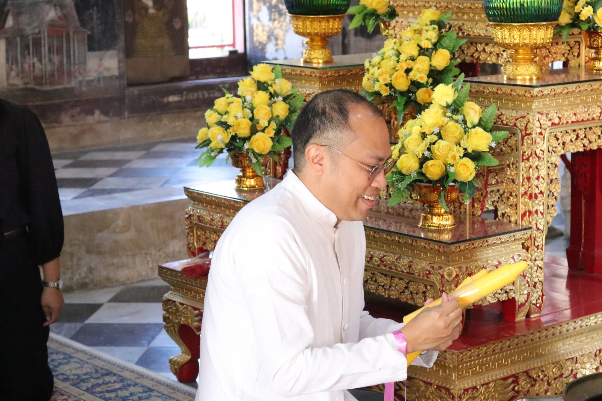 title - นายสุพัฒ มูลพฤกษ์ ปฏิรูปที่ดินจังหวัดพระนครศรีอยุธยา ร่่วมทำบุญถวายอาหารเพลแก่พระสงฆ์ ณ วัดเสนาสนารามราชวรวิหาร อำเภอพระนครศรีอยุธยา เนื่องในโอกาสวันขึ้นปีใหม่ ปี ๒๕๖๙
