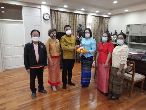 นางสาวพจนันท์ กองมาก ปฏิรูปที่ดินจังหวัดพระนครศรีอยุธยา เข้าพบ นายวีระชัย นาคมาศ ผู้ว่าราชการจังหวัดพระนครศรีอยุธยา เพื่อรับทราบนโยบายในการทำงาน