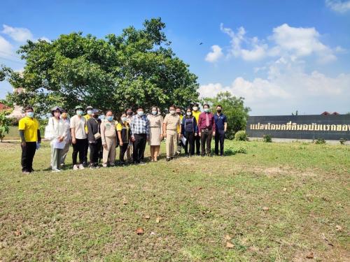 รองเลขาธิการ ส.ป.ก. นายวุฒิพงศ์ เนียมหอม พร้อมด้วย นางสาวพจนันท์ กองมาก ปฏิรูปที่ดินจังหวัดพระนครศรีอยุธยา  ร่วมกับเจ้าหน้าที่กองประสานงานโครงการพระราชดำริและโครงการพิเศษ