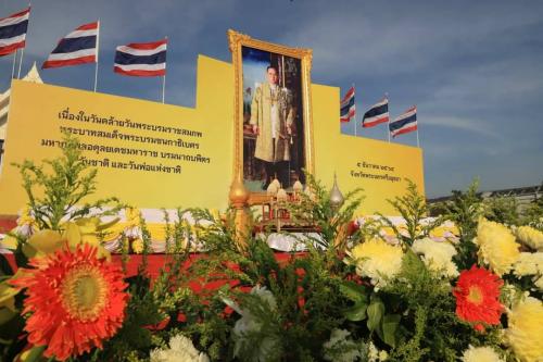 ส.ป.ก.พระนครศรีอยุธยา ร่วมพิธีน้อมรำลึกเนื่องในคล้ายวันพระราชสมภพพระบาทสมเด็จพระเจ้าอยู่หัว รัชกาลที่ ๙ วันชาติ และวันพ่อแห่งชาติ ๕ ธันวาคม ๒๕๖๔