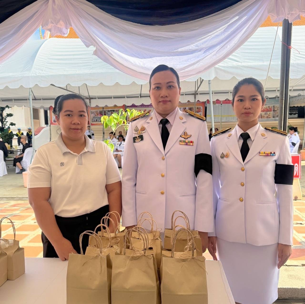 title - นางสาวอมรรัตน์ แขวงโสภา ปฏิรูปที่ดินจังหวัดพระนครศรีอยุธยา  พร้อมด้วยเจ้าหน้าที่ฝ่ายบริหารทั่วไป สำนักงานการปฏิรูปที่ดินจังหวัดพระนครศรีอยุธยา  ร่วมพิธีบำเพ็ญกุศล ในวาระครบ ๑๐๐ วัน (สตมวาร) แห่งการสิ้นพระชนม์ ถวายเป็นพระกุศลแด่ สมเด็จพระเจ้าลูกเธอ เจ้าฟ้าพัชรกิติยาภา นเรนทิราเทพยวดี กรมหลวงราชสาริณีสิริพัชร มหาวัชรราชธิดา ศาลาการเปรียญ วัดกษัตราธิราช วรวิหาร อำเภอพระนครศรีอยุธยา จังหวัดพระนครศรีอยุธยา