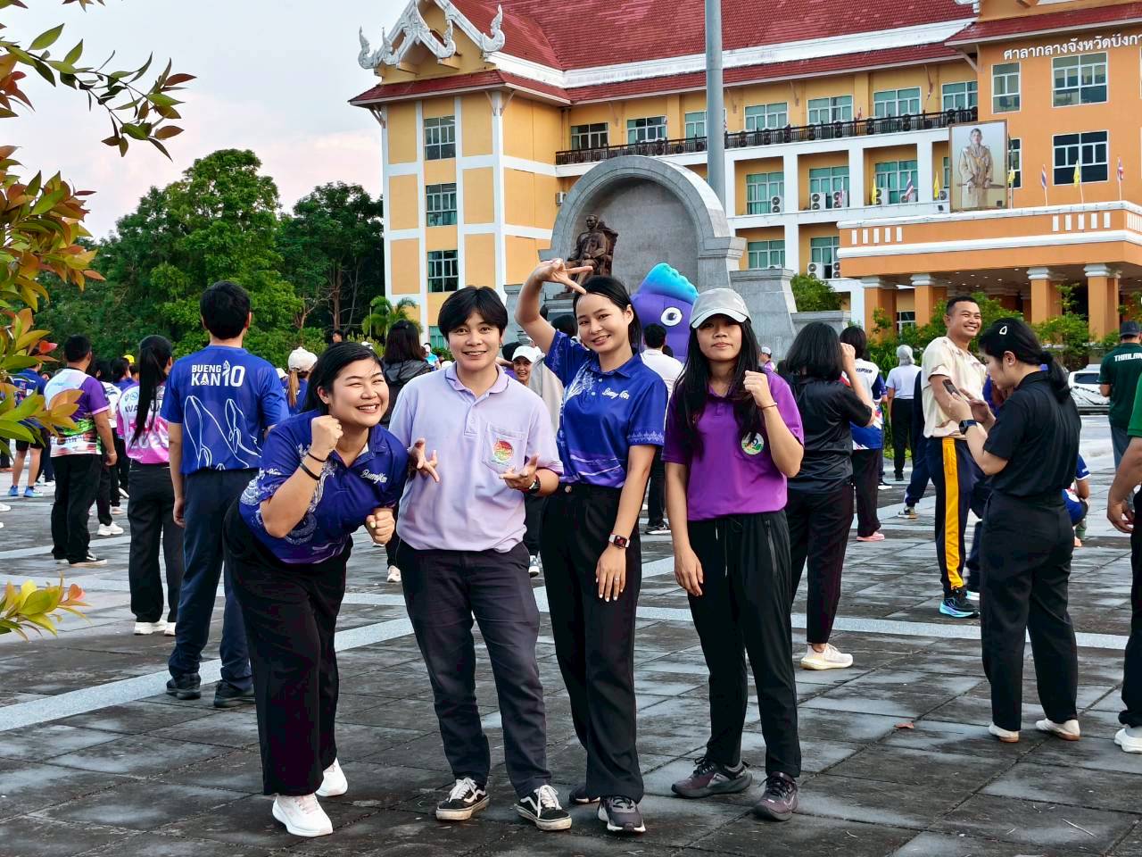 “KICK OFF MOVE TOGETHER แข็งแรงถ้วนหน้า สุขภาพดีทั่วไทย”