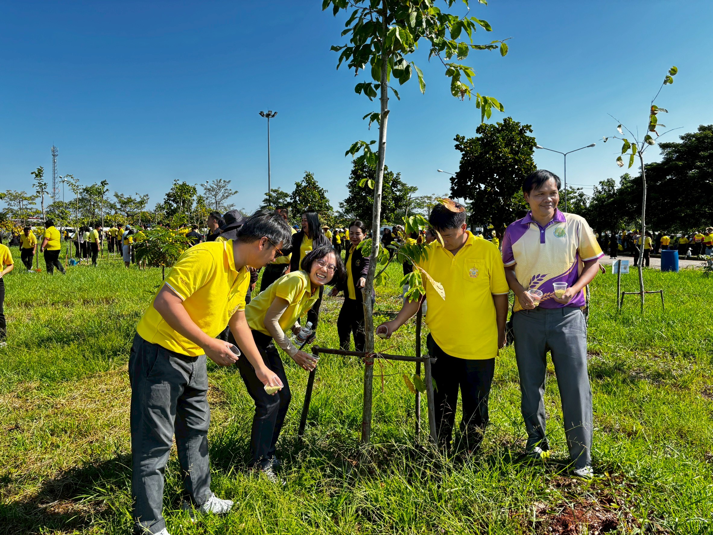 ส.ป.ก.บึงกาฬ เข้าร่วมกิจกรรมวันรักต้นไม้ประจำปีของชาติ รวมพลังปลูกและบำรุงรักษาต้นไม้เพื่อสิ่งแวดล้อมยั่งยืน