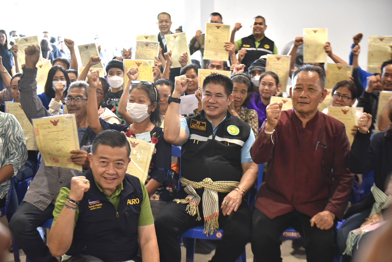 พิธีมอบหนังสืออนุญาตให้เข้าทำประโยชน์ในเขตปฏิรูปที่ดิน (ส.ป.ก.4-01) จำนวน 100 ราย 100 แปลง ณ ศูนย์เมล็ดพันธุ์ข้าวบึงกาฬ อำเภอพรเจริญ จังหวัดบึงกาฬ