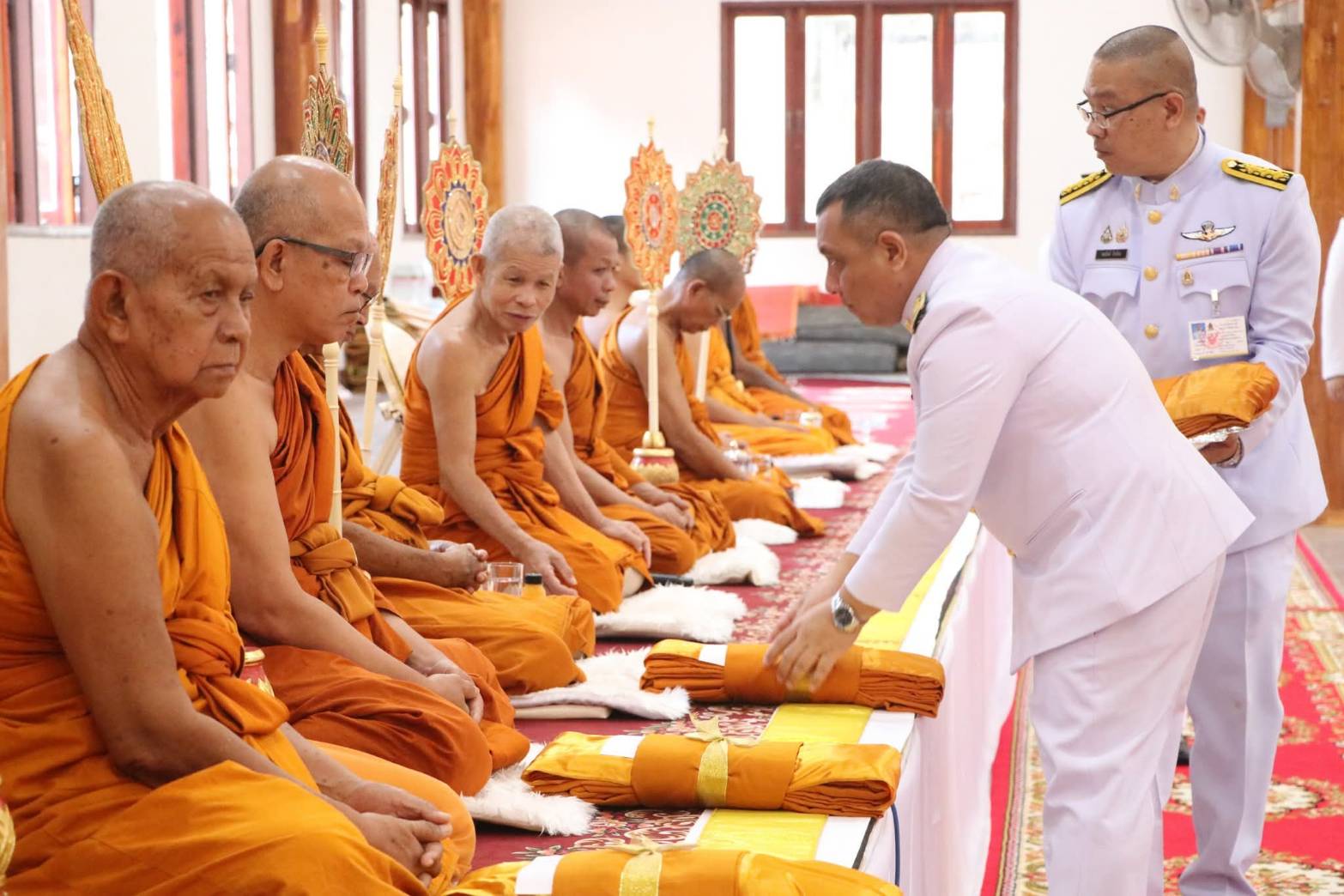 title - พิธีเจริญพระพุทธมนต์และทำบุญตักบาตรถวายพระราชกุศล เนื่องในโอกาสวันพระบรมราชสมภพครบ 100 ปี ในหลวงรัชกาลที่ 8