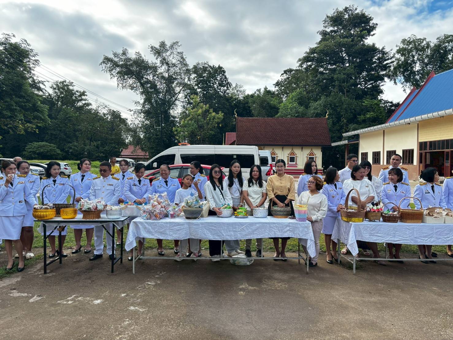 title - พิธีเจริญพระพุทธมนต์และทำบุญตักบาตรถวายพระราชกุศล เนื่องในโอกาสวันพระบรมราชสมภพครบ 100 ปี ในหลวงรัชกาลที่ 8