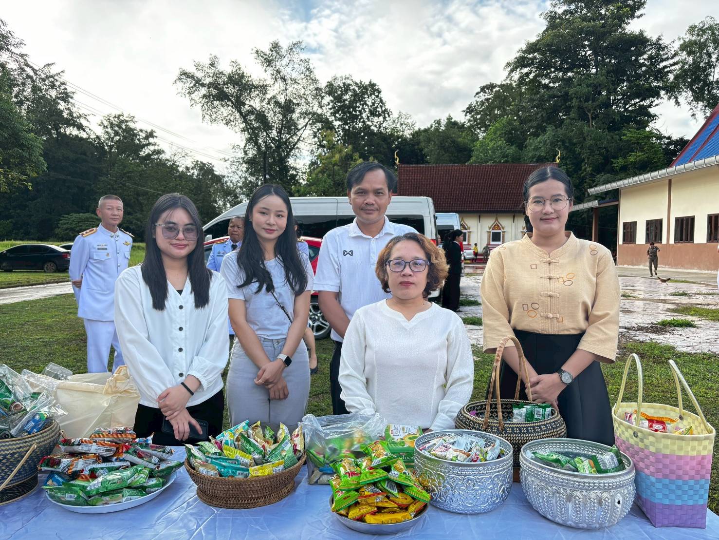 title - พิธีเจริญพระพุทธมนต์และทำบุญตักบาตรถวายพระราชกุศล เนื่องในโอกาสวันพระบรมราชสมภพครบ 100 ปี ในหลวงรัชกาลที่ 8