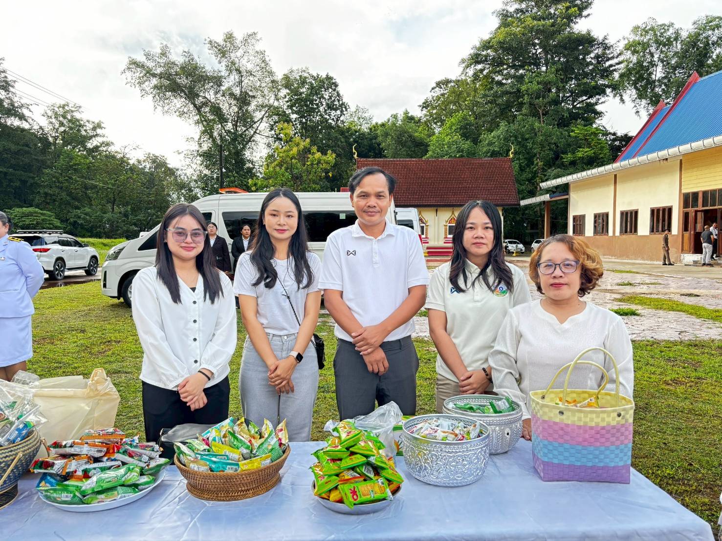 title - พิธีเจริญพระพุทธมนต์และทำบุญตักบาตรถวายพระราชกุศล เนื่องในโอกาสวันพระบรมราชสมภพครบ 100 ปี ในหลวงรัชกาลที่ 8