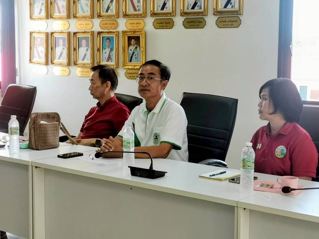 title - นางสาวสงกรานต์ ตะนนท์ ปฏิรูปที่ดินจังหวัดบึงกาฬ มอบหมายให้นายนิยม ลำเจียก นายช่างสำรวจอาวุโส (ผอ.กลุ่มงานช่างฯ) พร้อมด้วยเจ้าหน้าที่จากส่วนกลาง สำนักพัฒนาพื้นที่ปฏิรูปที่ดิน (ส.พ.ป.) ได้เข้าพบเพื่อ ปรึกษาหารือเรื่องการดำเนินคดี ขุดลักดินในเขตปฏิรูปที่ดิน 