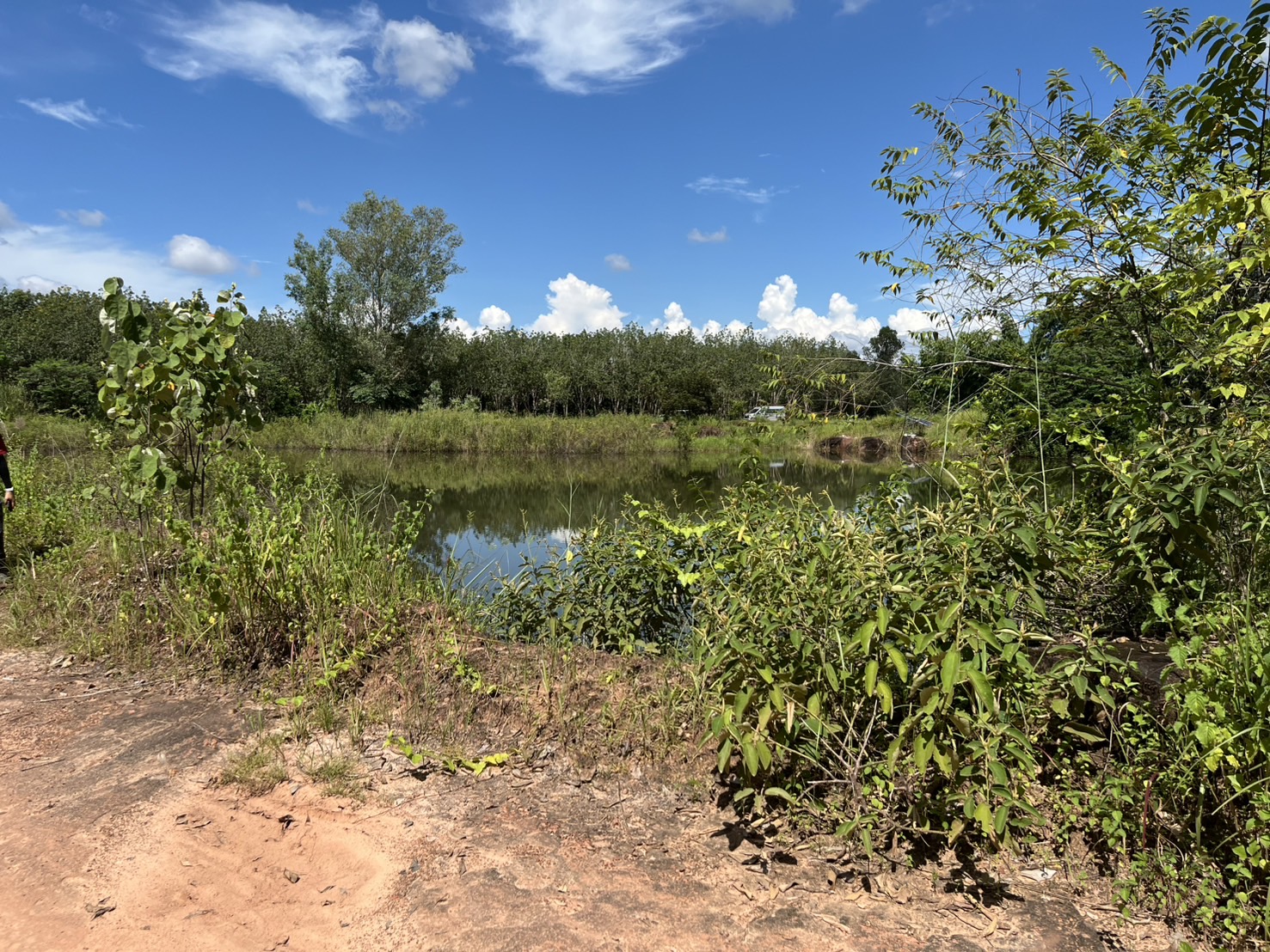 title - นางสาวสงกรานต์ ตะนนท์ ปฏิรูปที่ดินจังหวัดบึงกาฬ มอบหมายให้นายนิยม ลำเจียก นายช่างสำรวจอาวุโส (ผอ.กลุ่มงานช่างฯ) พร้อมด้วยเจ้าหน้าที่จากส่วนกลาง สำนักพัฒนาพื้นที่ปฏิรูปที่ดิน (ส.พ.ป.) ได้เข้าพบเพื่อ ปรึกษาหารือเรื่องการดำเนินคดี ขุดลักดินในเขตปฏิรูปที่ดิน 