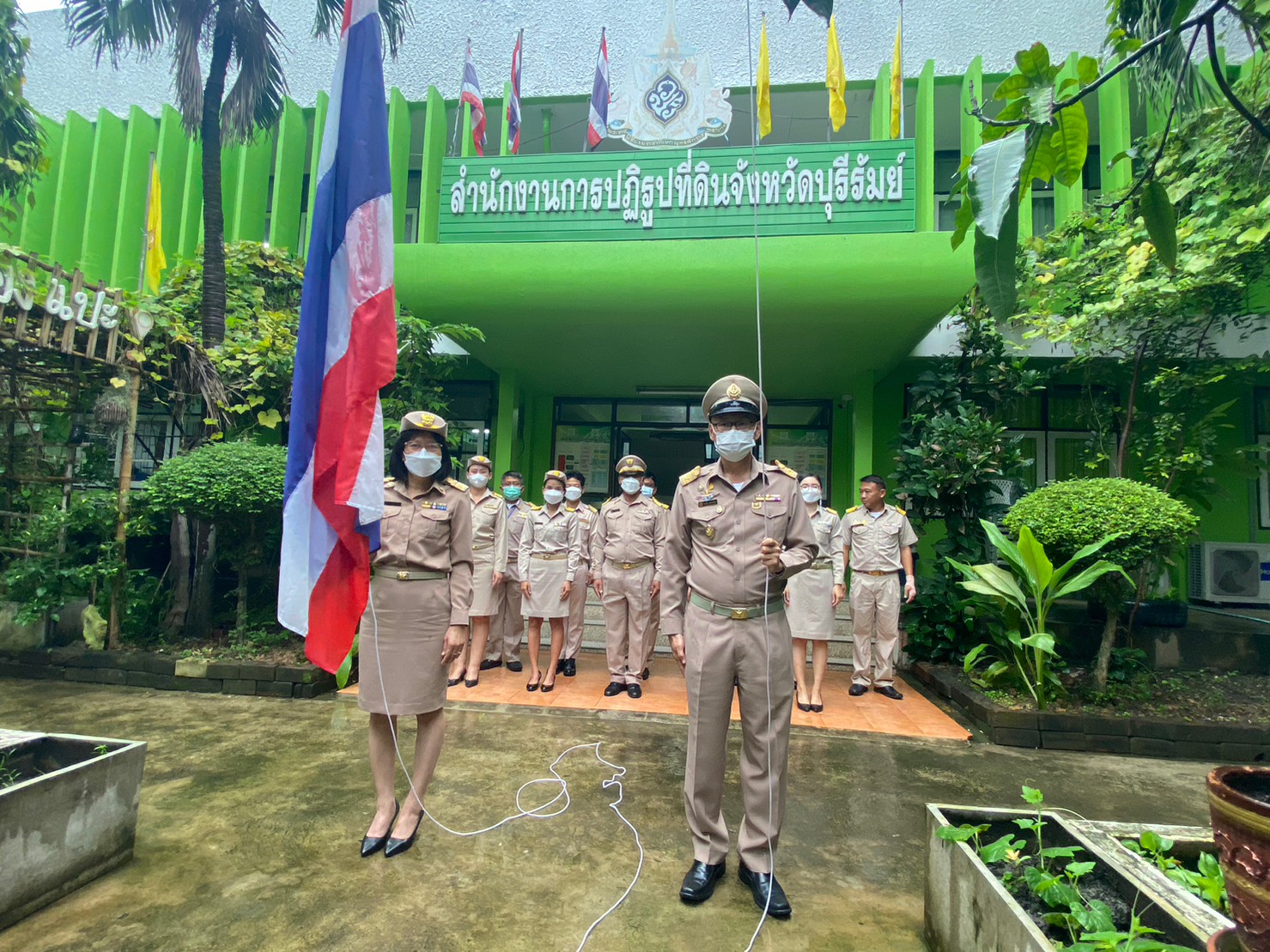 ส.ป.ก.บุรีรัมย์ จัดกิจกรรมเคารพธงชาติ เนื่องในวันพระราชทานธงชาติไทย 28 กันยายน (Thai National Flag Day) 