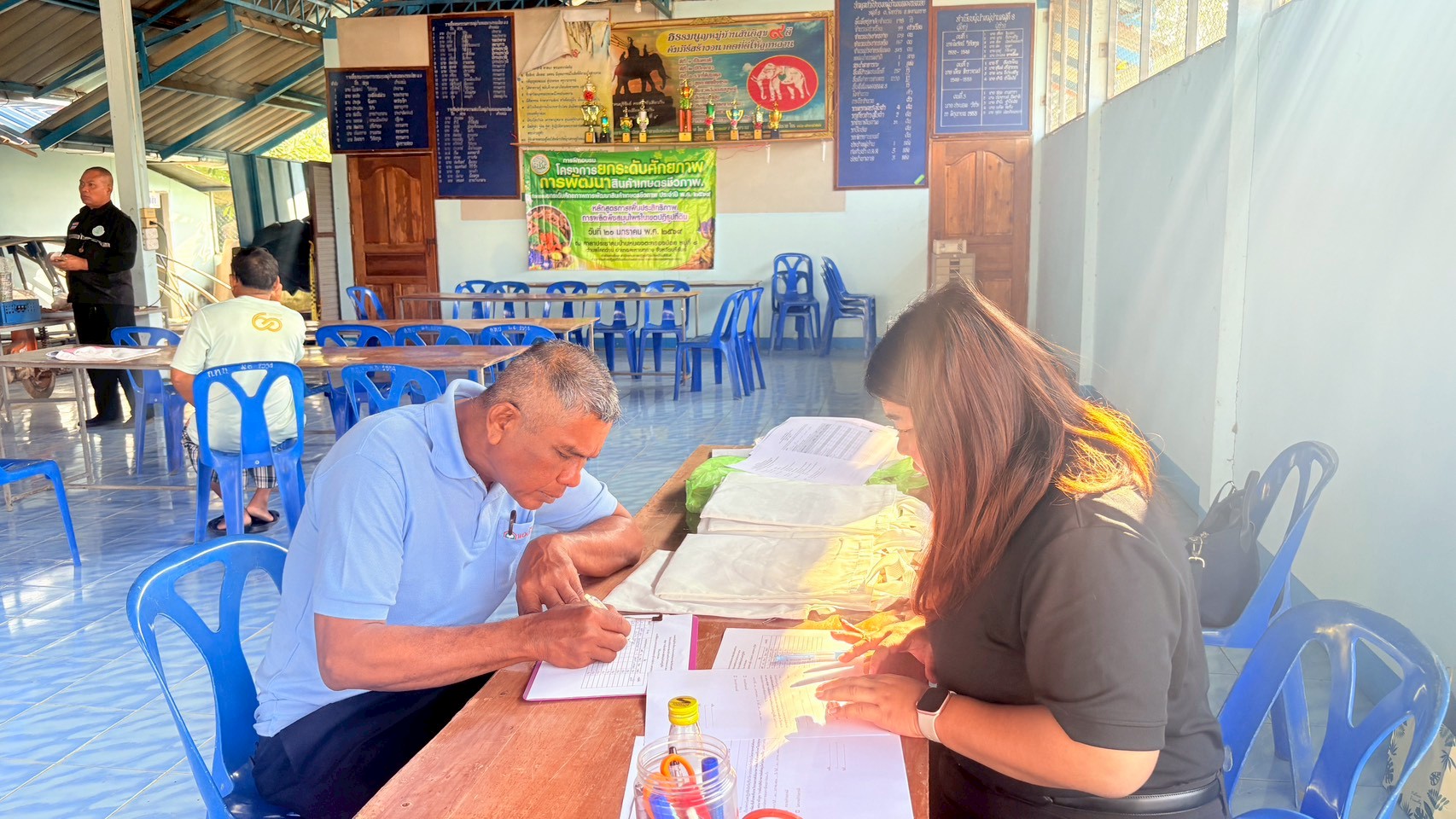 title - วันอังคารที่ 20 มกราคม 2569 นายประเสริฐ กาญจนเกียรติกุล ปฏิรูปที่ดินจังหวัดบุรีรัมย์ มอบหมายให้ นางสาวกริ่มใจ กอนไธสง นักวิชาการปฏิรูปที่ดิน ชำนาญการ ดำเนินการฝึกอบรมเกษตรกรตามโครงการยกระดับศักยภาพการพัฒนาสินค้าเกษตรชีวภาพในเขตปฏิรูปที่ดินจังหวัดบุรีรัมย์ หลักสูตร การเพิ่มประสิทธิภาพการผลิตพืชสมุนไพรในเขตปฏิรูปที่ดิน