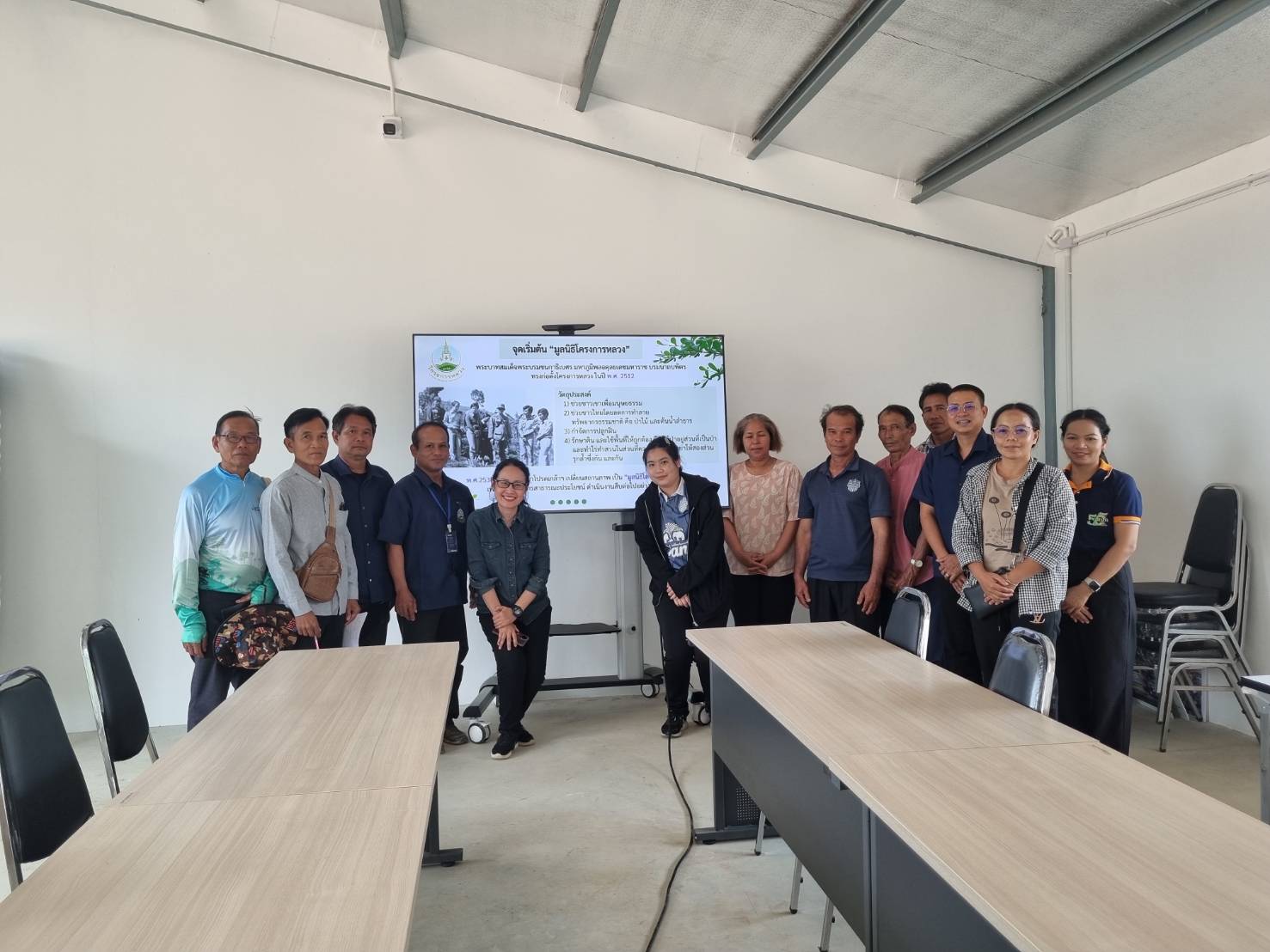 title - วันที่ 25 กุมภาพันธ์ 2569 นายประเสริฐ กาญจนเกียรติกุล ปฏิรูปที่ดินจังหวัดบุรีรัมย์ มอบหมายให้นางนวลละออง ชูมาตย์ ผู้อำนวยการกลุ่มยุทธศาสตร์ฯ พร้อมเจ้าหน้าที่ ส.ป.ก.บุรีรัมย์ นำเกษตรกรโครงการลดการเผาวัสดุทางการเกษตรฯ เข้าศึกษาดูงาน ณ สถานีวิจัยการเกษตรและพัฒนาโครงการหลวงโนนดินแดง