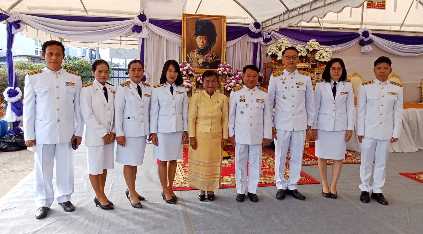 ปฏิรูปที่ดินจังหวัดบุรีรัมย์ นำเจ้าหน้าที่สำนักงานการปฏิรูปที่ดินจังหวัดบุรีรัมย์ ร่วมพิธีทำบุญตักบาตรและพิธีวางพวงมาลาถวายราชสดุดี เนื่องในวันสมเด็จพระมหาธีรราชเจ้า