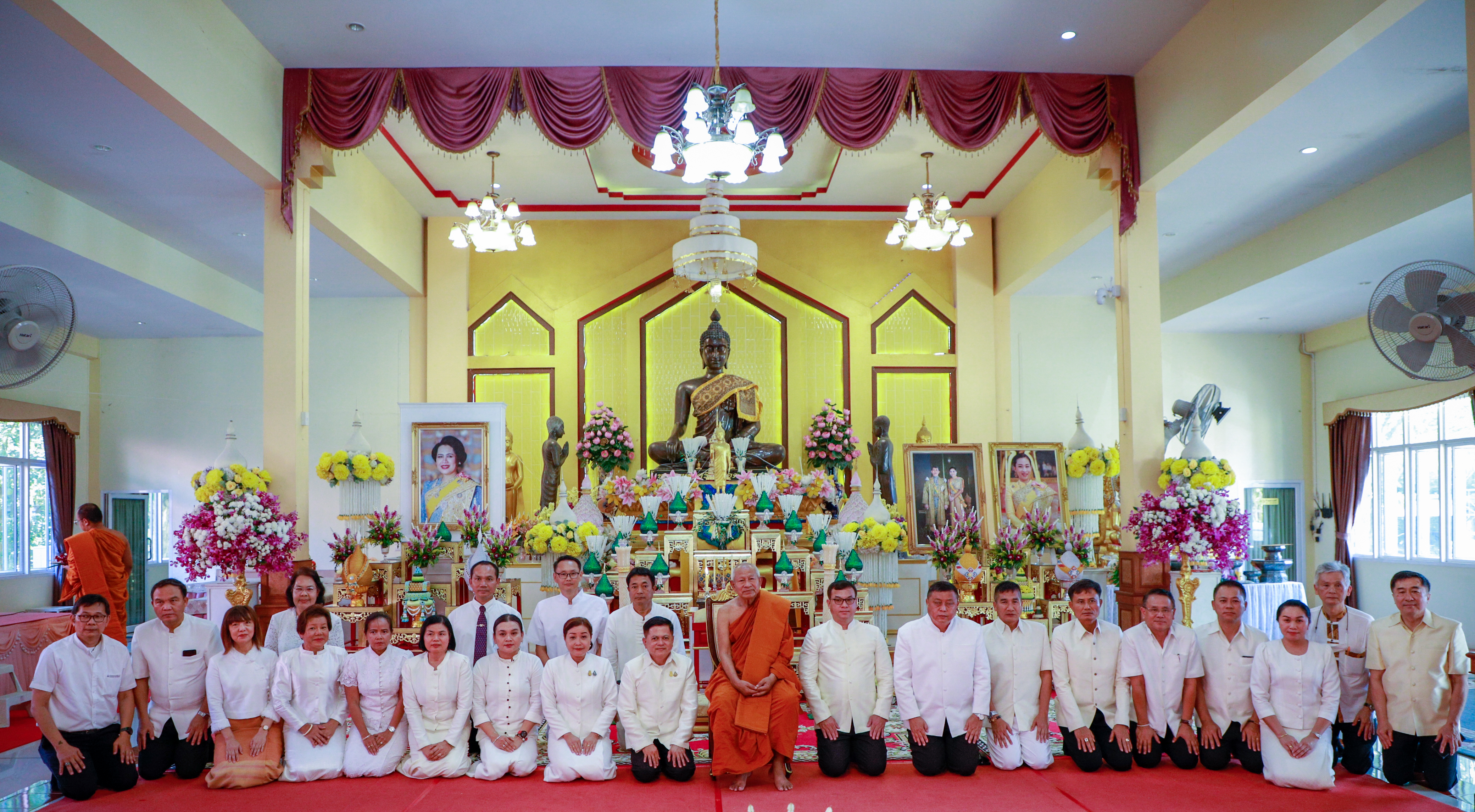 ส.ป.ก.บุรีรัมย์ ร่วมพิธีเจริญพระพุทธมนต์เฉลิมพระเกียรติพระบาทสมเด็จพระเจ้าอยู่หัวฯ สมเด็จพระนางเจ้าสิริกิติ์ พระบรมราชินีนาถ พระบรมราชชนนีพันปีหลวง สมเด็จพระนางเจ้าฯ พระบรมราชินี