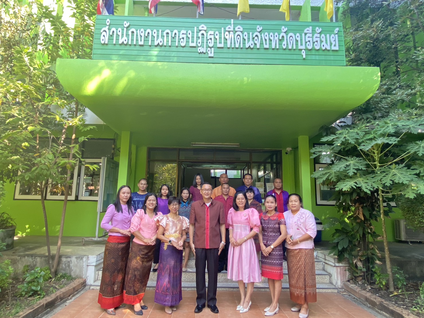 ส.ป.ก.บุรีรัมย์ ส่งเสริมและสนับสนุนการใช้ และสวมใส่ผ้าไทย