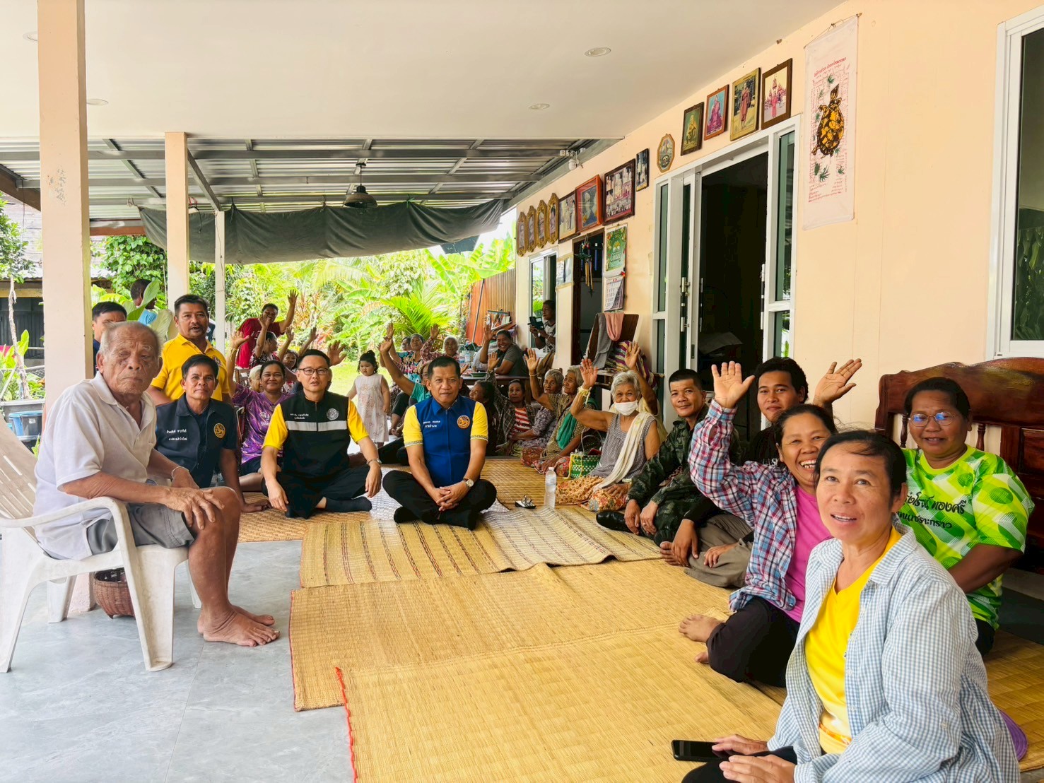 วันที่ 13 สิงหาคม 2568 นายประเสริฐ กาญจนเกียรติกุล ปฏิรูปที่ดินจังหวัดบุรีรัมย์ ร่วมกับอำเภอละหานทรายลงพื้นที่่เยี่ยมเยียนและให้กำลังใจครอบครัวของ ส.อ.ธีรพล เพียขันที ทหารที่เหยียบกับระเบิดขณะลาดตระเวนชายแดน