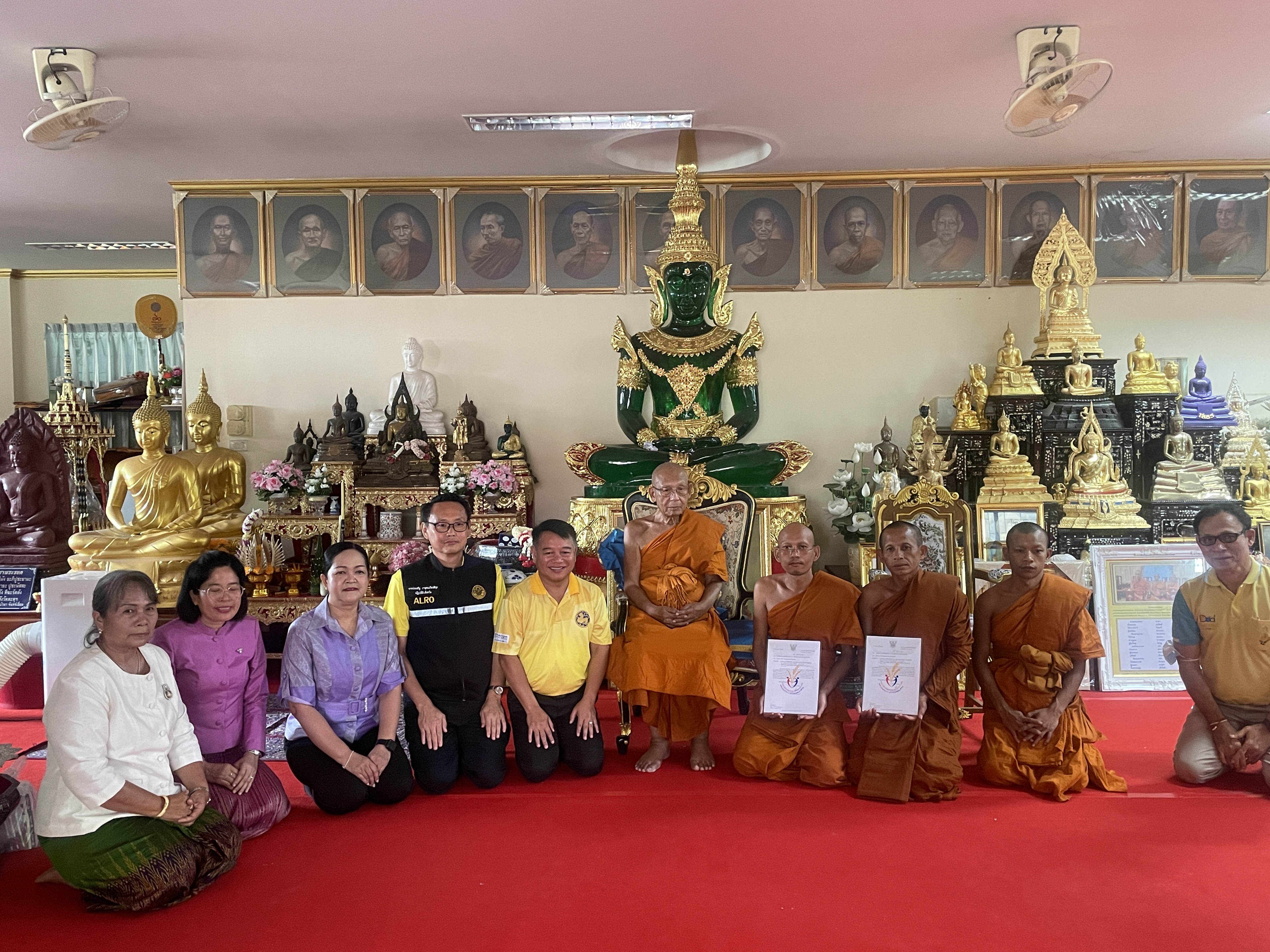 วันที่ 20 มิถุนายน 2568 นายจำเริญ แหวนเพ็ชร รองผู้ว่าราชการจังหวัดบุรีรัมย์ นายประเสริฐ กาญจนเกียรติกุล ปฏิรูปที่ดินจังหวัดบุรีรัมย์และ ผู้อำนวยการสำนักงานพระพุทธศาสนาจังหวัดบุรีรัมย์ ร่วมพิธีมอบหนังสืออนุญาตให้ใช้ที่ดินเพื่อกิจการสาธาณูปโภคและกิจการอื่นๆ ในเขตปฏิรูปที่ดินจังหวัดบุรีรัมย์ (ข่าวแชร์)