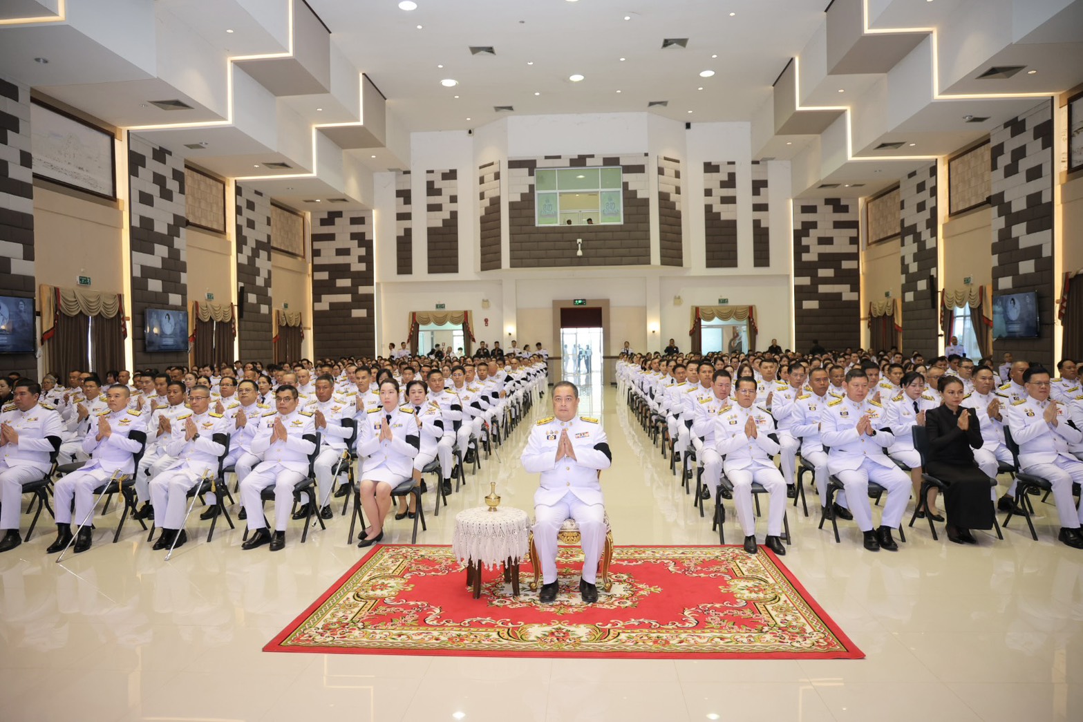 วันเสาร์ที่ 24 ตุลาคม 2569 เจ้าหน้าที่ สำนักงานการปฏิรูปที่ดินจังหวัดบุรีรัมย์ ร่วมกิจกรรมเนื่องในวันคล้ายวันสวรรคต สมเด็จพระนางเจ้าสิริกิติ์ พระบรมราชินีนาถ พระบรมราชชนนีพันปีหลวง และการจัดพิธีถวายดอกไม้จันทน์ภาคประชาชนตัวแทน งานพระราชพิธีถวายพระเพลิงพระบรมศพ สมเด็จพระนางเจ้าสิริกิติ์ พระบรมราชินีนาถ พระบรมราชชนนีพันปีหลวง