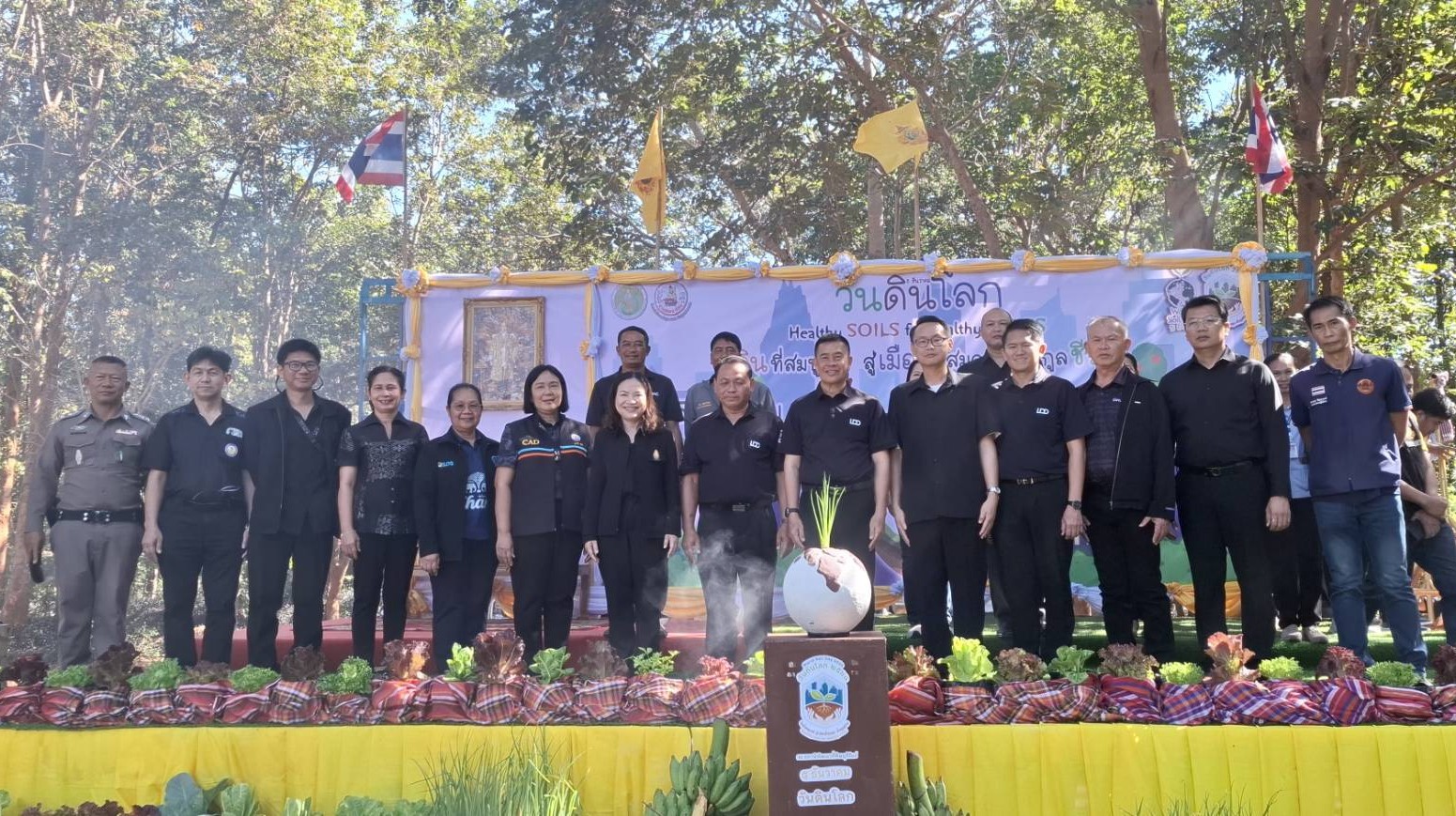 วันที่ 25 ธันวาคม 2568 นายประเสริฐ กาญจนเกียรติกุล ปฏิรูปที่ดินจังหวัดบุรีรัมย์ พร้อมด้วยเจ้าหน้าที่ ส.ป.ก.บุรีรัมย์ ร่วมพิธีเปิดงานวันดินโลก ปี 2568 