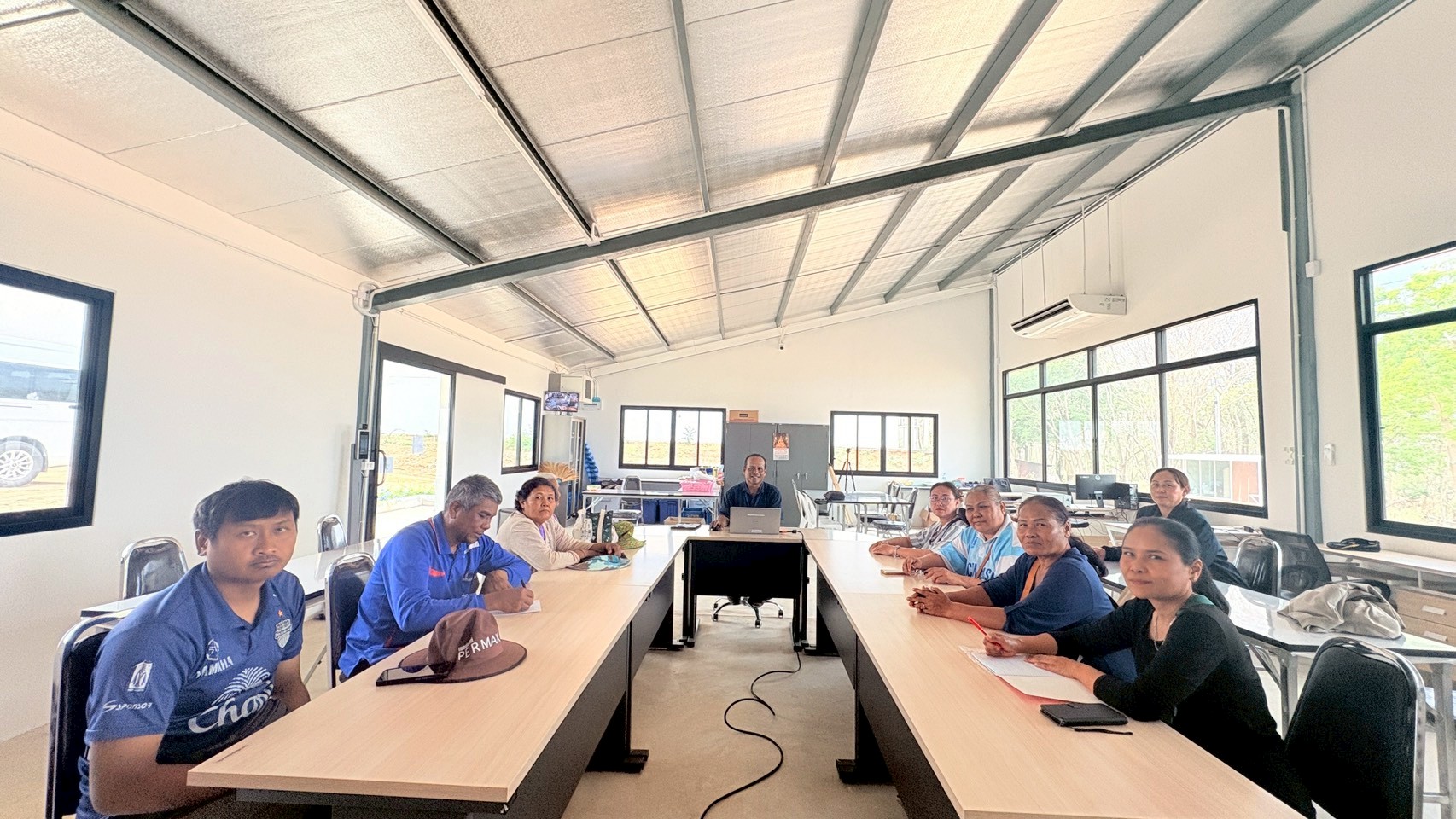 title - วันที่ 26 กุมภาพันธ์ 2569 นายประเสริฐ กาญจนเกียรติกุล ปฏิรูปที่ดินจังหวัดบุรีรัมย์ มอบหมายให้นางสาวกริ่มใจ กอนไธสง นักวิชาการปฏิรูปที่ดินชำนาญการ พร้อมเจ้าหน้าที่ ส.ป.ก.บุรีรัมย์ นำเกษตรกรโครงการยกระดับศักยภาพการพัฒนาสินค้าเกษตรชีวภาพฯ เข้าศึกษาดูงาน ณ สถานีวิจัยการเกษตรและพัฒนาโครงการหลวงโนนดินแดง