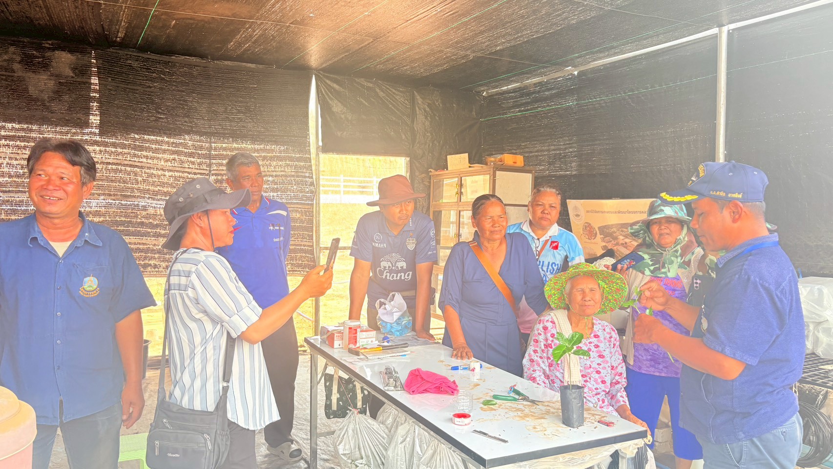 title - วันที่ 26 กุมภาพันธ์ 2569 นายประเสริฐ กาญจนเกียรติกุล ปฏิรูปที่ดินจังหวัดบุรีรัมย์ มอบหมายให้นางสาวกริ่มใจ กอนไธสง นักวิชาการปฏิรูปที่ดินชำนาญการ พร้อมเจ้าหน้าที่ ส.ป.ก.บุรีรัมย์ นำเกษตรกรโครงการยกระดับศักยภาพการพัฒนาสินค้าเกษตรชีวภาพฯ เข้าศึกษาดูงาน ณ สถานีวิจัยการเกษตรและพัฒนาโครงการหลวงโนนดินแดง